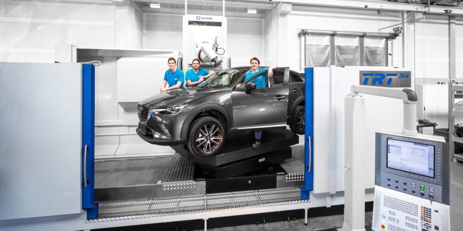 REISCH-Maschinenbau_Gross-Fraesen_mit-Drehtisch_5-Sieten-Bearbeitung_bis-4000mm-mal-3000mm-mal-2000mm_Mazda2